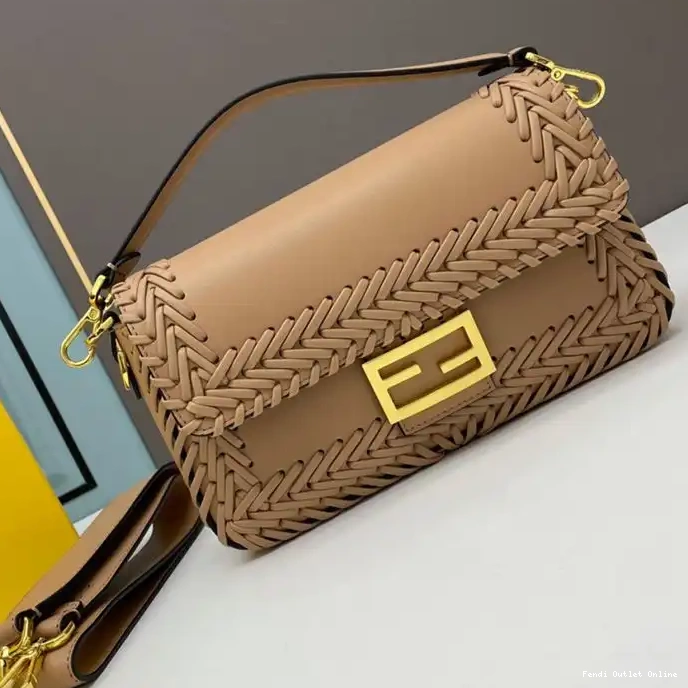 Fendi Medium Stitching Baguette In Bag Leather Apricot 0314